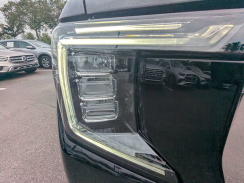 Used 2022 GMC Yukon XL SLE w/ Gmc Pro Safety Plus Package RWD image 21
