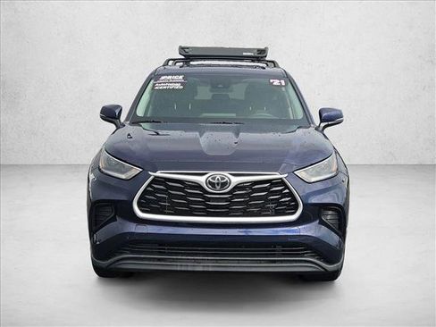Used 2021 Toyota Highlander L image 2