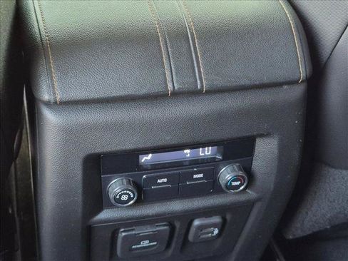 Used 2021 Chevrolet Traverse RS FWD image 15