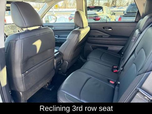 Certified 2025 Nissan Pathfinder SL image 21