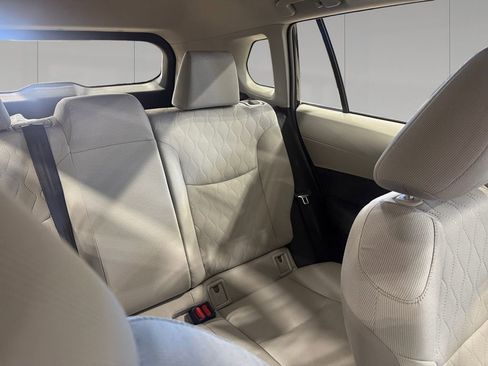 Used 2026 Toyota Corolla Cross L image 42