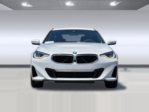 Used 2025 BMW 230i Coupe w/ Premium Package image 5