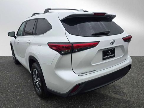 Used 2023 Toyota Highlander XLE FWD image 5