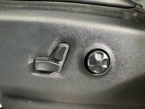 Used 2019 Chrysler Pacifica Limited FWD image 36