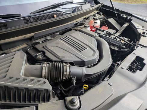 Used 2025 Chevrolet Traverse LT image 12