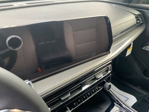 New 2026 Chevrolet Traverse LT image 12