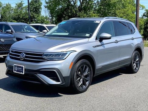 Used 2023 Volkswagen Tiguan SE AWD/4WD image 2