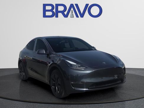 Used 2025 Tesla Model Y Long Range RWD image 2