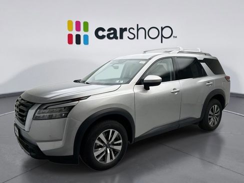 Used 2023 Nissan Pathfinder SL image 1