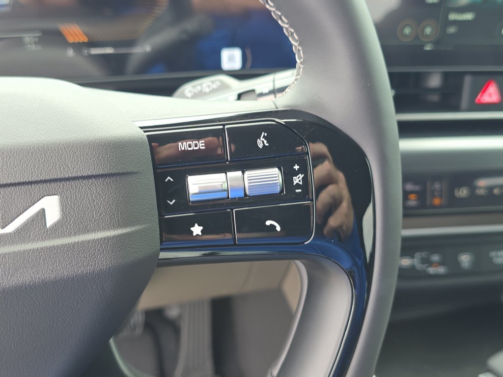 New 2027 Kia Carnival FWD image 31