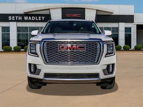 Used 2022 GMC Yukon Denali image 2