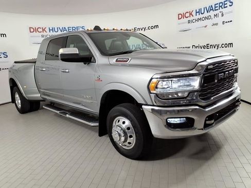 Used 2022 RAM 3500 Limited w/ Max Tow Package AWD/4WD image 3