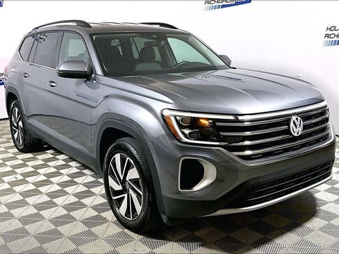 Used 2025 Volkswagen Atlas SE FWD image 3