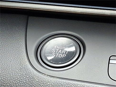 New 2025 Hyundai Elantra SEL image 13