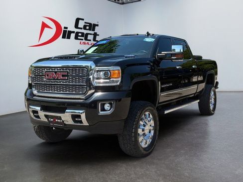 Used 2018 GMC Sierra 2500 Denali w/ Duramax Plus Package AWD/4WD image 9