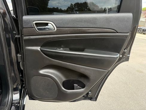 Used 2017 Jeep Grand Cherokee Altitude image 26
