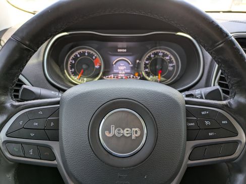 Used 2019 Jeep Cherokee Limited FWD image 26