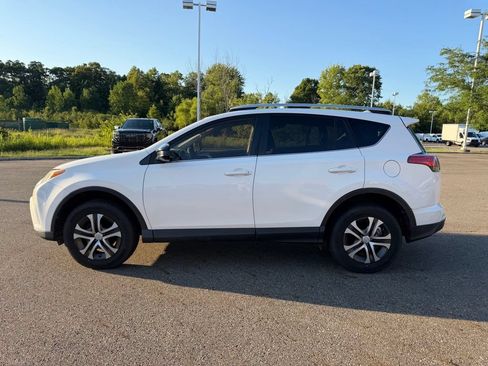 Used 2016 Toyota RAV4 LE FWD image 5