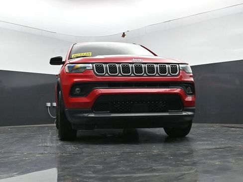 Used 2024 Jeep Compass Latitude AWD/4WD image 40