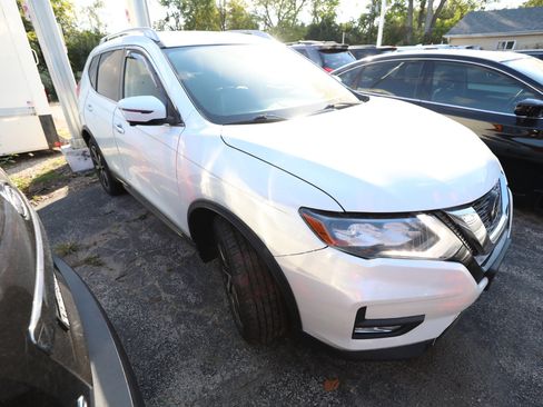 Used 2019 Nissan Rogue SL w/ Premium Package image 3