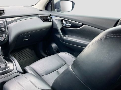 Used 2022 Nissan Rogue Sport SL w/ Premium Package image 23