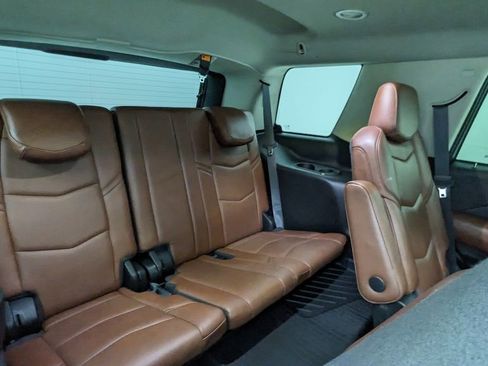 Used 2019 Cadillac Escalade Premium Luxury w/ Escalade Sport Edition AWD/4WD image 39