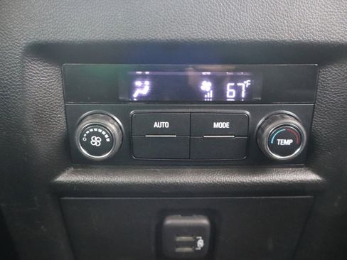 Used 2019 Chevrolet Traverse LT image 23