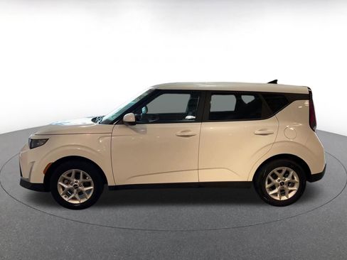 Used 2025 Kia Soul LX w/ LX Technology Package image 9