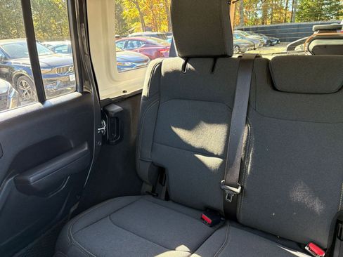 Used 2025 Jeep Wrangler Sport S image 38