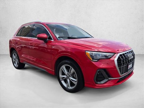 Used 2020 Audi Q3 2.0T Premium w/ Convenience Package AWD/4WD image 3