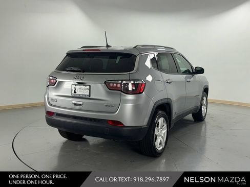 Used 2022 Jeep Compass Latitude AWD/4WD image 6
