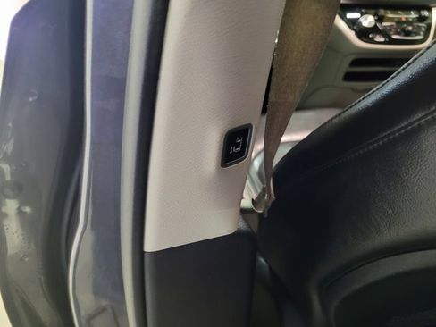 Used 2018 Chrysler Pacifica Touring-L image 49