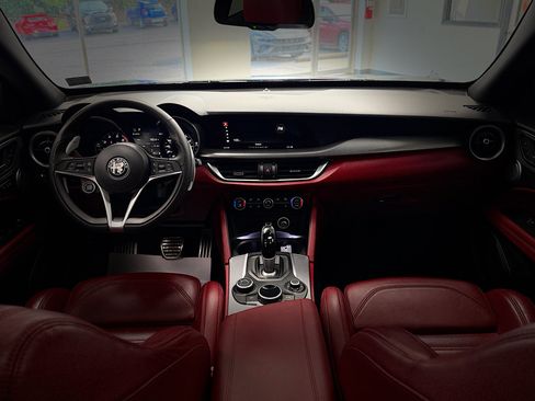 Used 2019 Alfa Romeo Stelvio Ti Sport w/ Quick Order Package 22S Sport AWD/4WD image 17