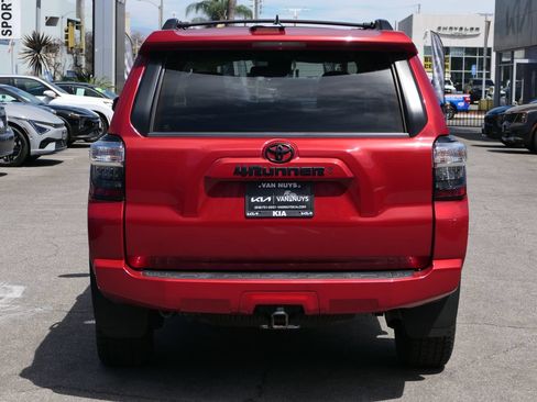 Used 2022 Toyota 4Runner SR5 Premium AWD/4WD image 4