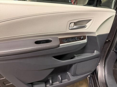 Certified 2024 Toyota Sienna XLE FWD image 36