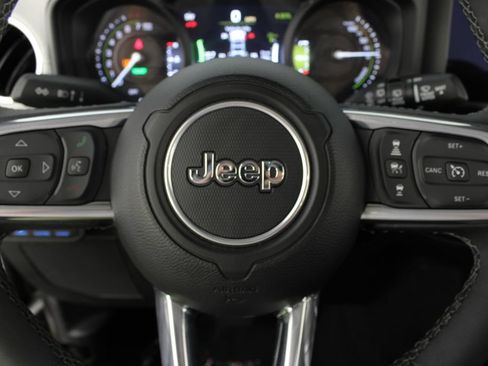 Used 2025 Jeep Wrangler Unlimited Sahara AWD/4WD image 12