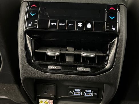 Used 2025 Jeep Grand Cherokee Summit image 22