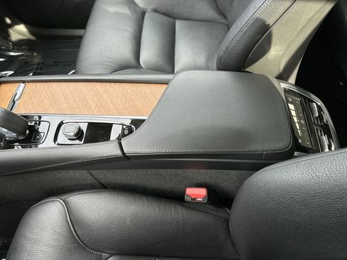 Used 2023 Volvo XC90 B6 Plus AWD/4WD image 22