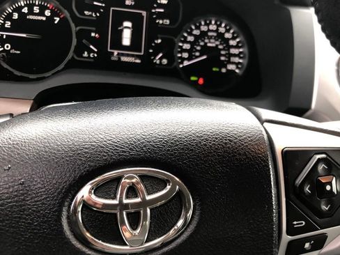 Used 2018 Toyota Tundra Limited w/ Limited Premium Package AWD/4WD image 32
