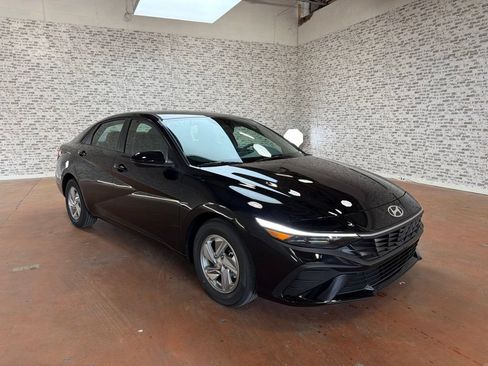 New 2026 Hyundai Elantra SE FWD image 1