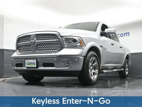Used 2017 RAM 1500 Laramie w/ Convenience Group AWD/4WD image 8