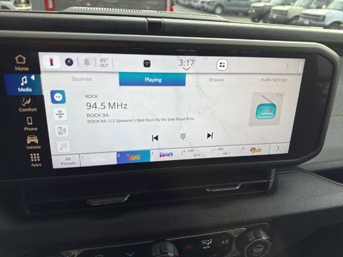 Used 2025 Jeep Gladiator Sport image 28