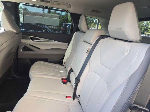 Certified 2026 INFINITI QX60 Luxe w/ Cargo Package FWD image 12