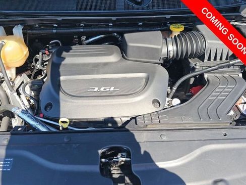 Used 2017 Chrysler Pacifica Limited image 5