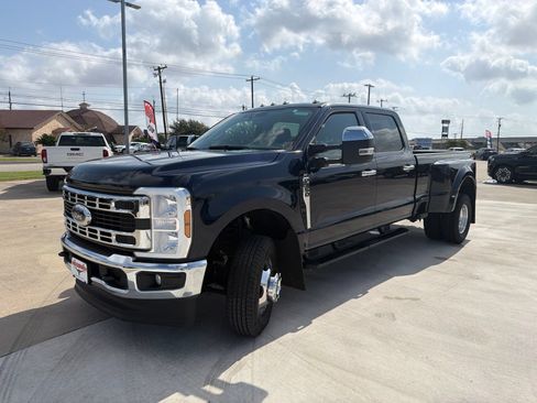 Used 2025 Ford F350 XLT AWD/4WD image 3