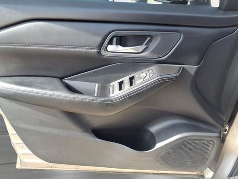 Used 2024 Nissan Rogue SL image 20