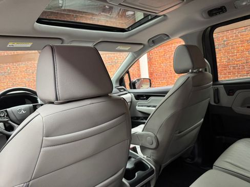 Used 2023 Honda Odyssey Elite image 25