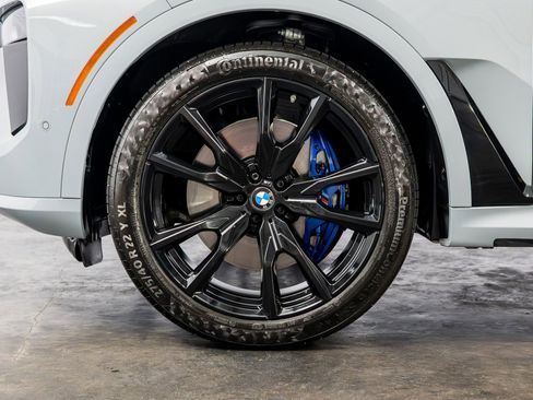 Used 2024 BMW X7 xDrive40i w/ M Sport Package image 11