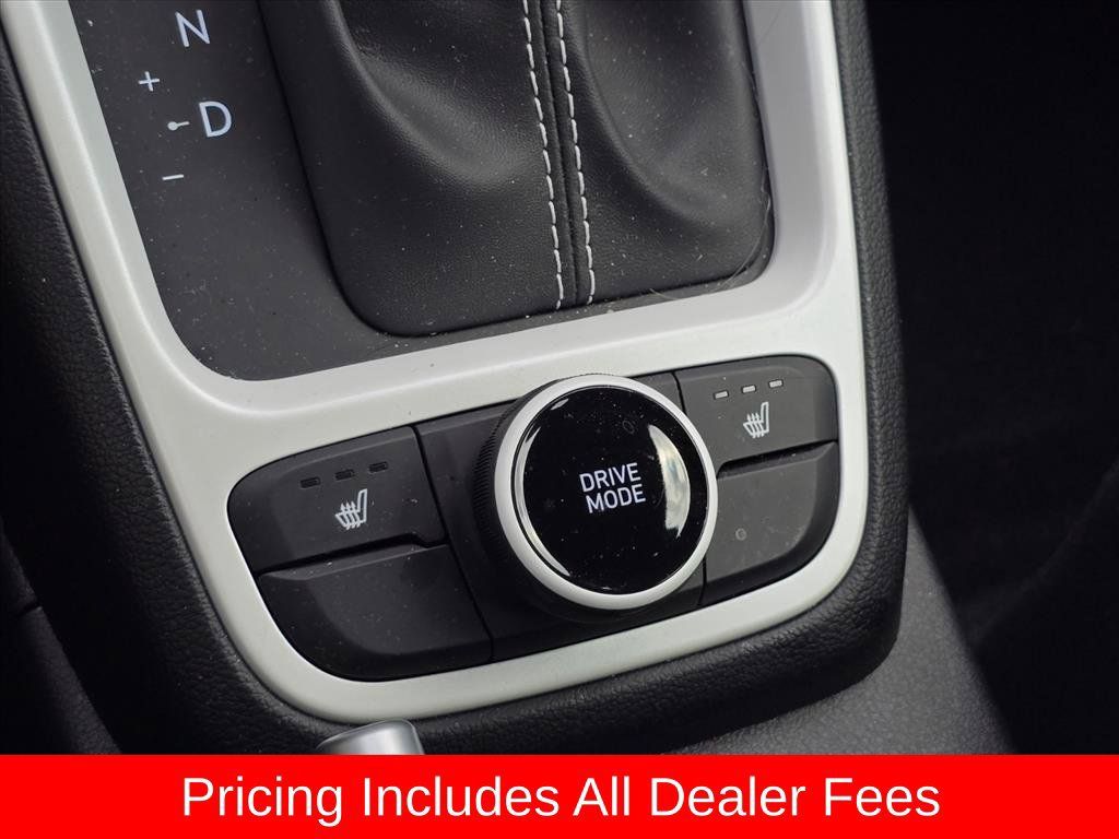 Used 2026 Hyundai Venue SEL FWD image 8