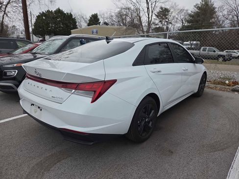 Used 2021 Hyundai Elantra Blue image 4